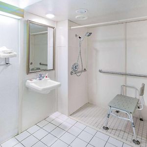 Queen Room Disability Access or Smoking